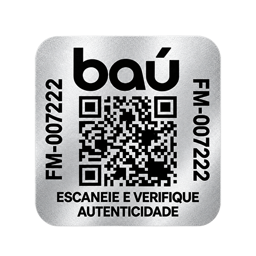 Selo de autenticidade BAÚ: etiqueta metálica quadrada com QR Code e o texto “Escaneie e verifique autenticidade”